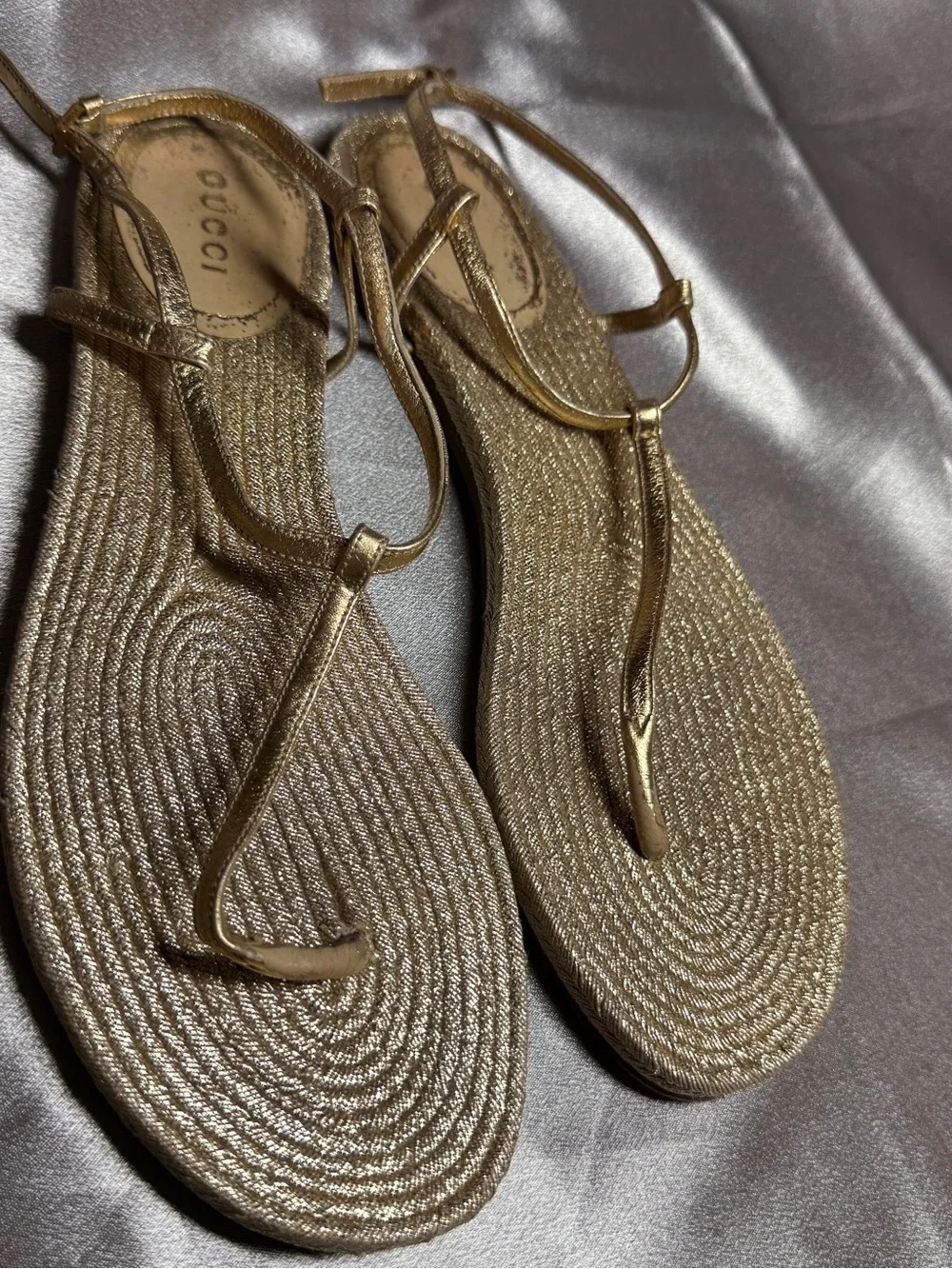 Vintage GUCCI Gold Metallic Leather & Jute Flat Thong Espadrille Sandals 38 US 8